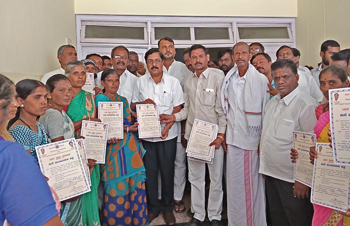 ಹನೂರು: 140 ಫಲಾನುಭವಿಗಳಿಗೆ ಮಂಜೂರಾತಿ ಆದೇಶ ಪ್ರತಿ ವಿತರಣೆ